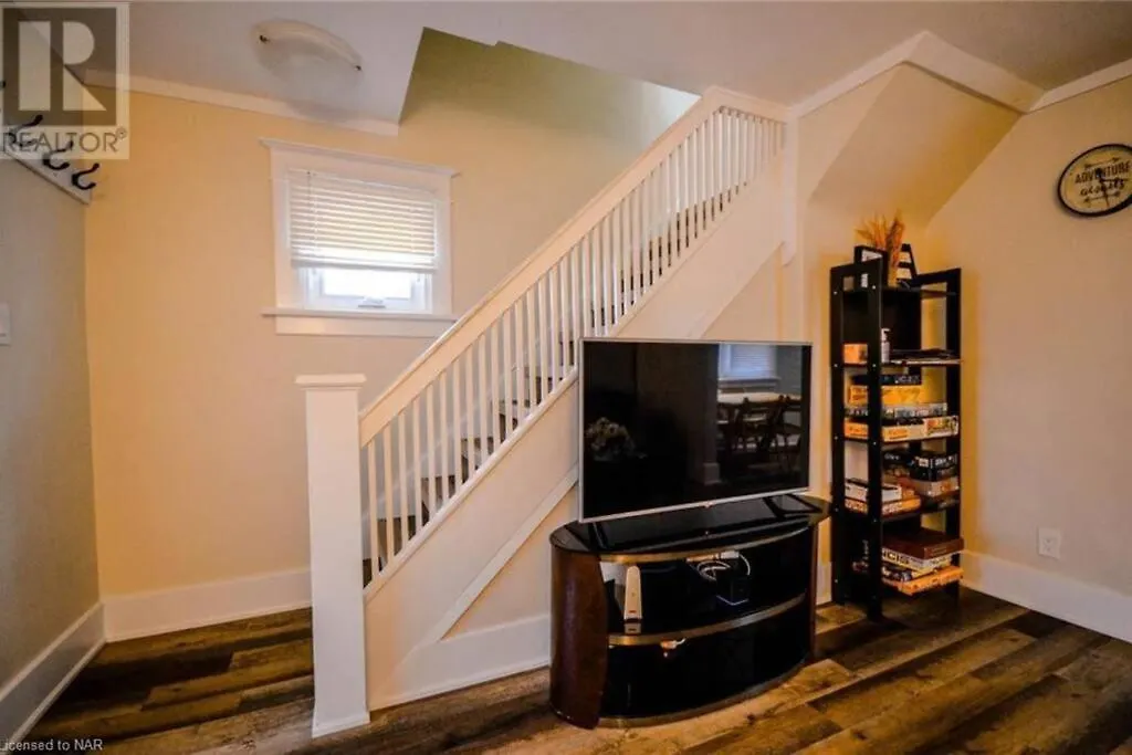 Holiday home Cozy 3 Bedroom Downtown Cottage With Complimentary Breakfast Delivered Daily To The Rental Niagara Falls Canada